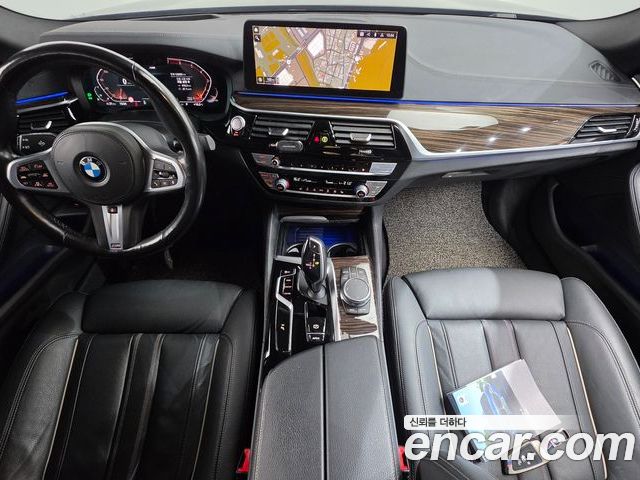 BMW 5 Series 2022 — фото 10
