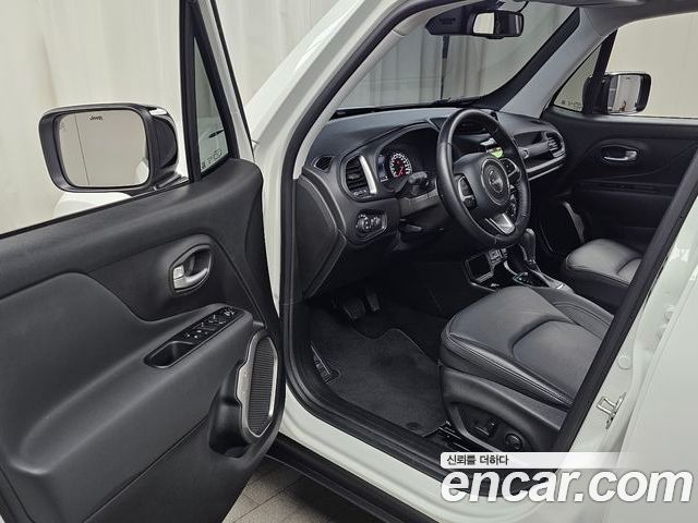 Jeep Renegade 2023 — фото 10
