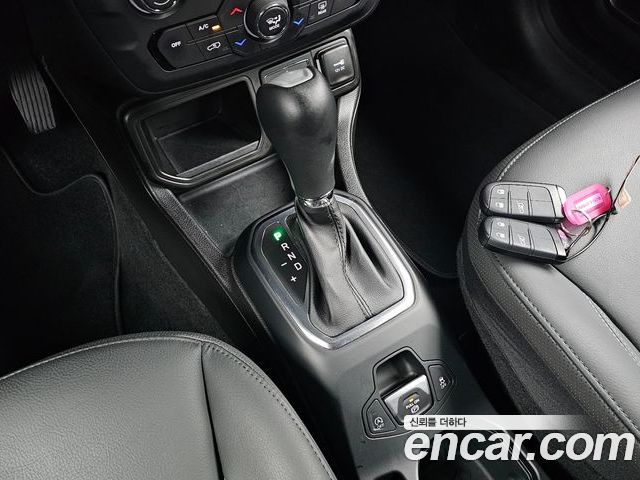 Jeep Renegade 2023 — фото 9