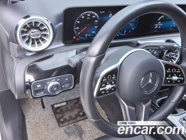 Mercedes-Benz A-Class 2023 — фото 10