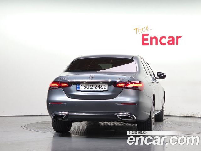 Mercedes-Benz E-Class 2023 — фото 4