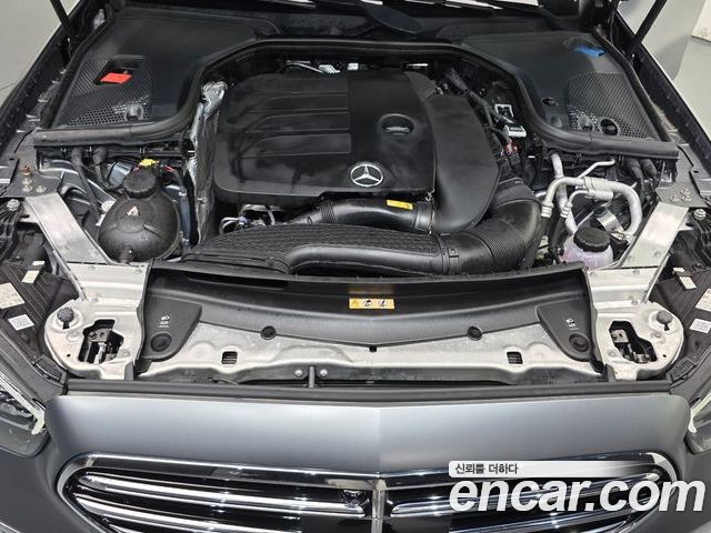 Mercedes-Benz E-Class 2023 — фото 6