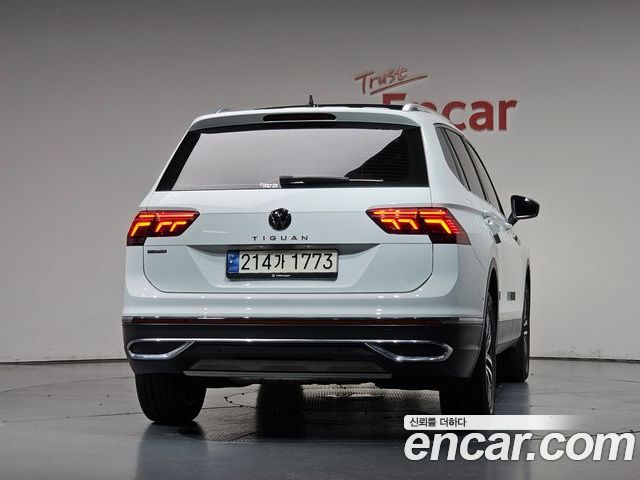 Volkswagen Tiguan 2023 — фото 4