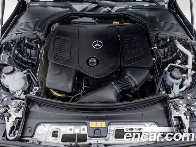 Mercedes-Benz C-Class 2025 — фото 6