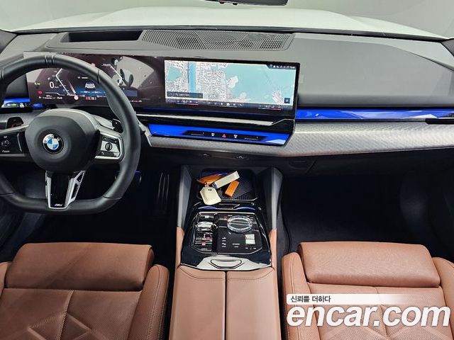 BMW 5 Series 2025 — фото 10