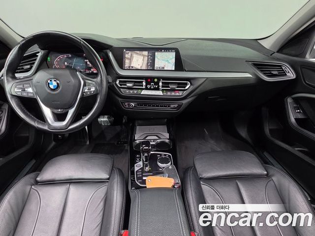 BMW 1 Series 2022 — фото 10