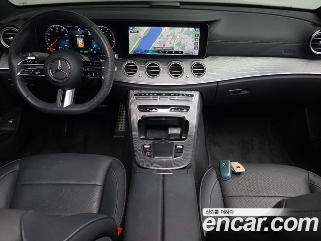 Mercedes-Benz E-Class 2023 — фото 10