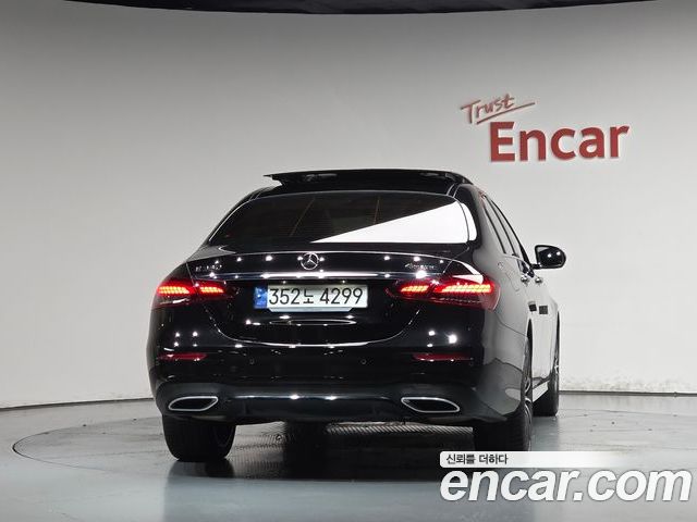 Mercedes-Benz E-Class 2023 — фото 4
