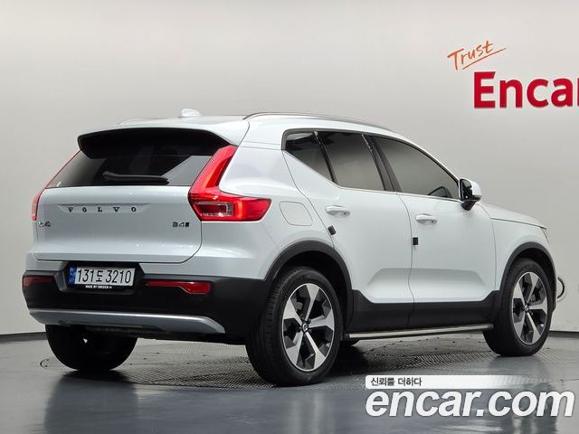 Volvo XC40 2023 — фото 2