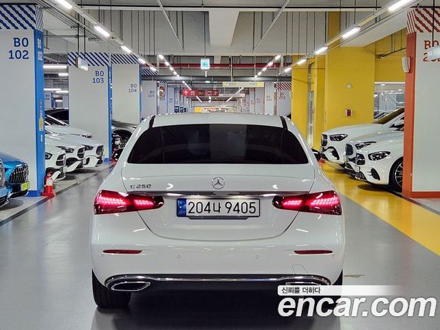 Mercedes-Benz E-Class 2023 — фото 3