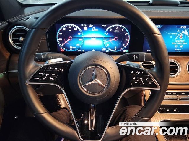 Mercedes-Benz E-Class 2023 — фото 6