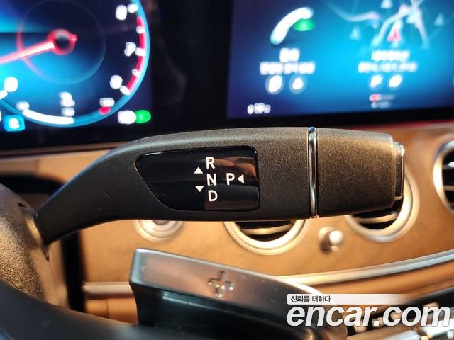 Mercedes-Benz E-Class 2023 — фото 9