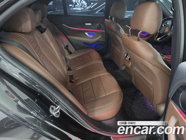 Mercedes-Benz E-Class 2023 — фото 10