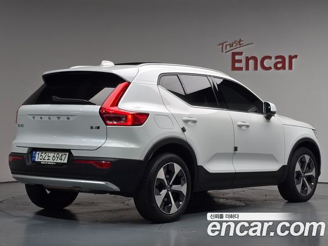 Volvo XC40 2023 — фото 2