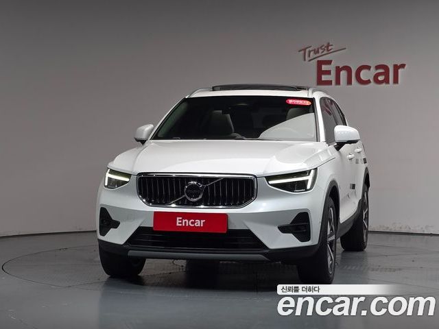 Volvo XC40 2023 — фото 3