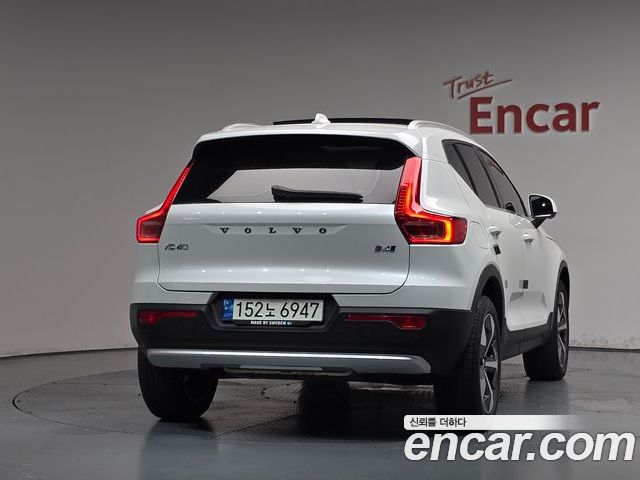 Volvo XC40 2023 — фото 4