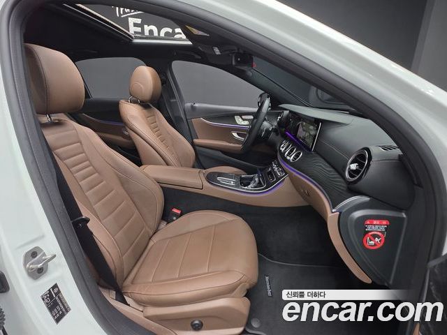 Mercedes-Benz E-Class 2023 — фото 10