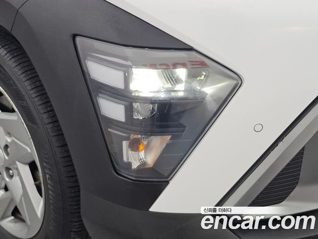 Hyundai Kona 2023 — фото 8