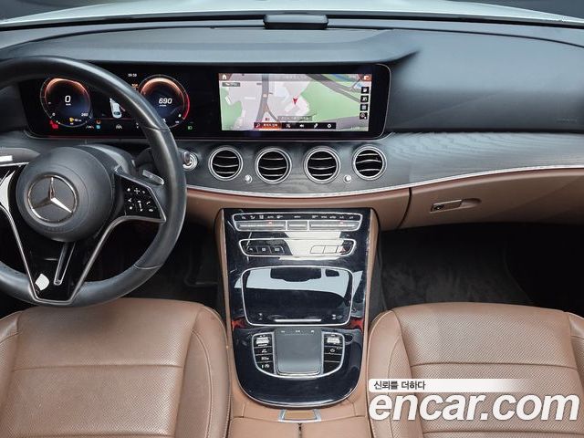 Mercedes-Benz E-Class 2022 — фото 10