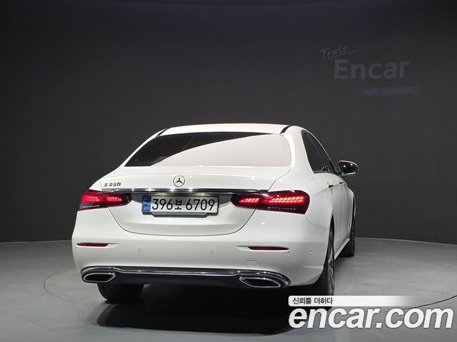 Mercedes-Benz E-Class 2022 — фото 4