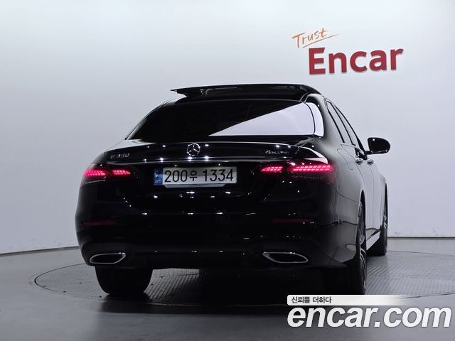 Mercedes-Benz E-Class 2023 — фото 4