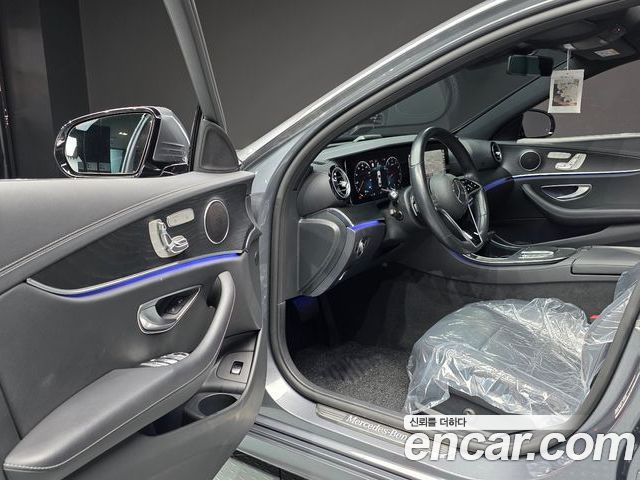 Mercedes-Benz E-Class 2023 — фото 10