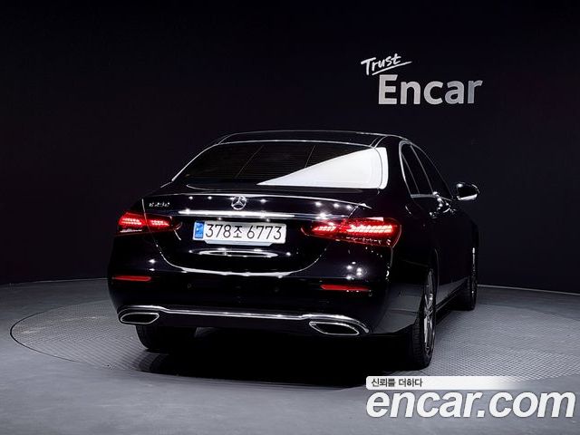 Mercedes-Benz E-Class 2023 — фото 4