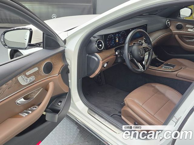 Mercedes-Benz E-Class 2023 — фото 10