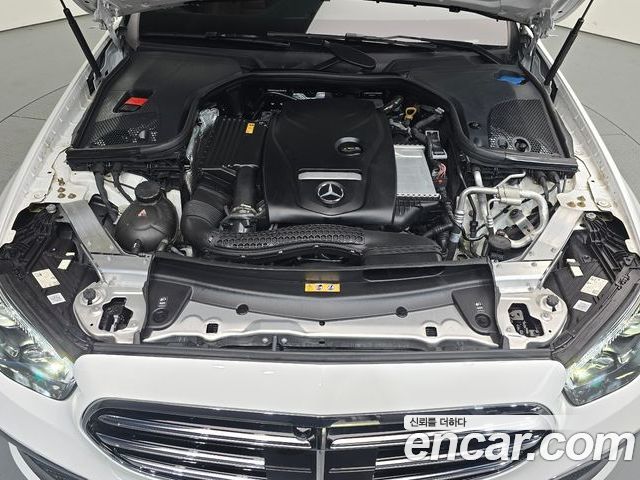 Mercedes-Benz E-Class 2023 — фото 6