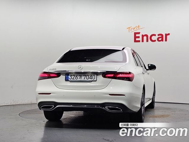 Mercedes-Benz E-Class 2023 — фото 4