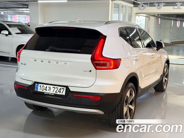 Volvo XC40 2026 — фото 2