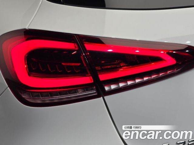 Mercedes-Benz A-Class 2022 — фото 9