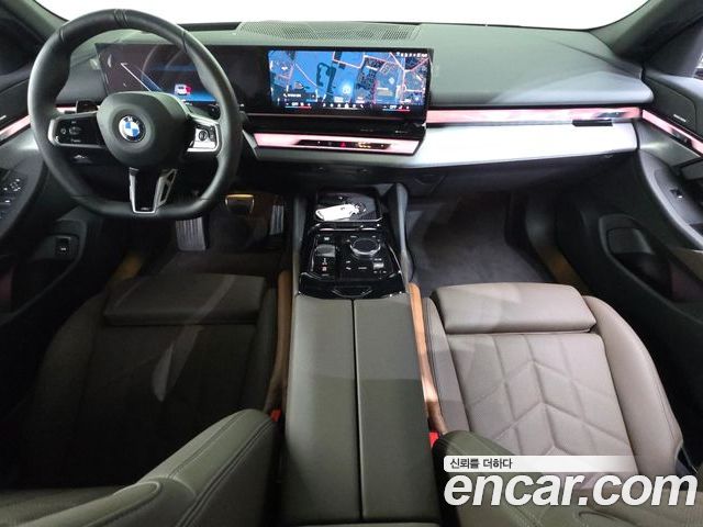 BMW 5 Series 2025 — фото 10