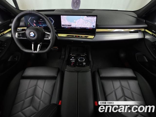 BMW 5 Series 2025 — фото 10