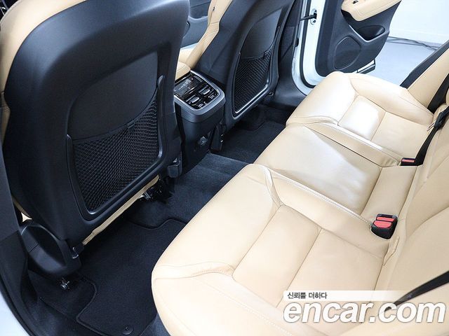 Volvo XC60 2025 — фото 10