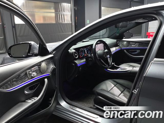 Mercedes-Benz E-Class 2022 — фото 10