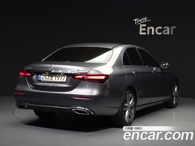 Mercedes-Benz E-Class 2022 — фото 2