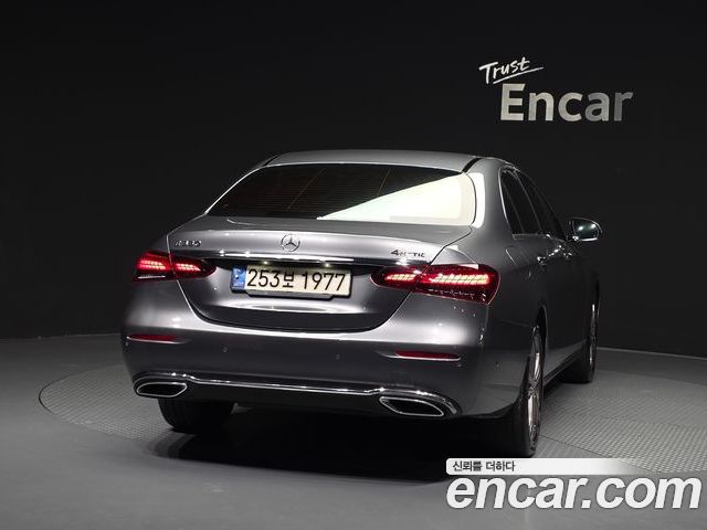 Mercedes-Benz E-Class 2022 — фото 4