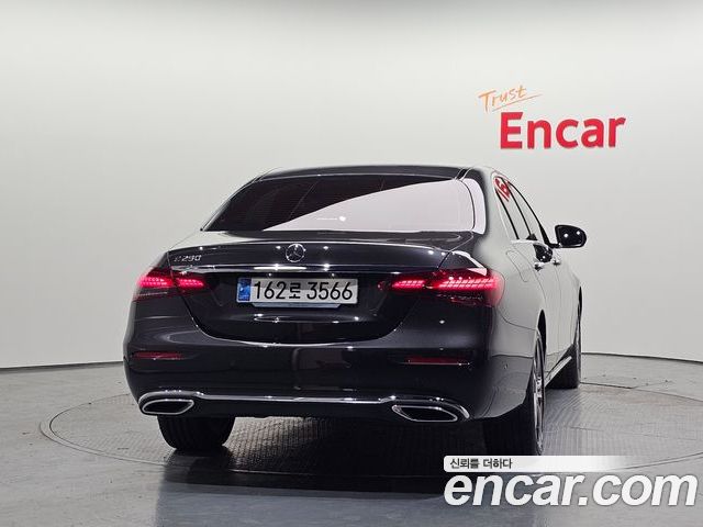 Mercedes-Benz E-Class 2023 — фото 4