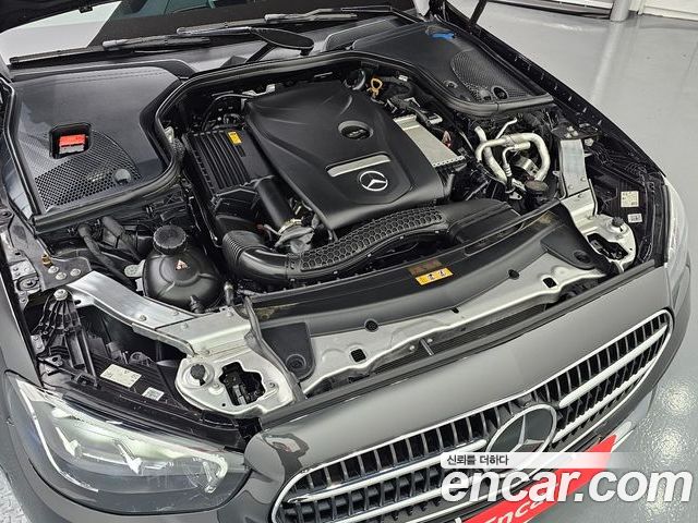 Mercedes-Benz E-Class 2023 — фото 6