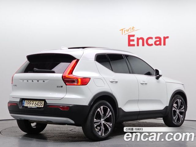 Volvo XC40 2022 — фото 2