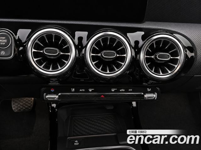 Mercedes-Benz A-Class 2025 — фото 10