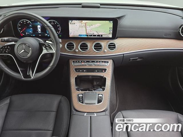 Mercedes-Benz E-Class 2023 — фото 10