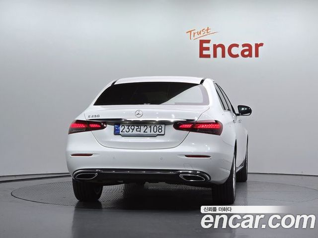 Mercedes-Benz E-Class 2023 — фото 4