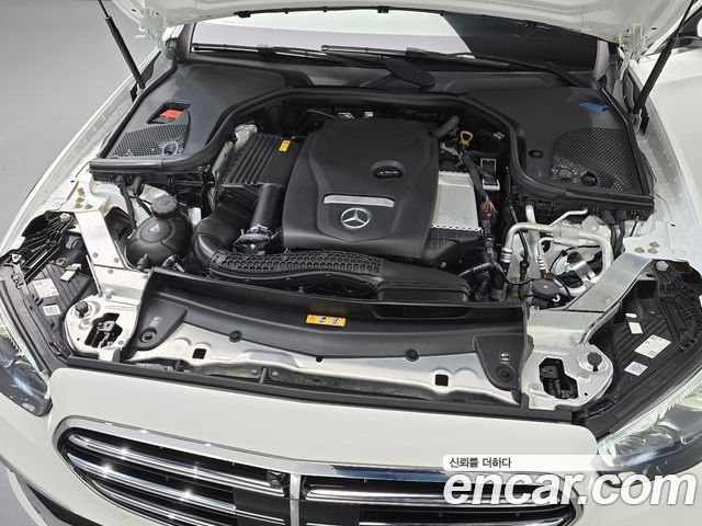 Mercedes-Benz E-Class 2023 — фото 6