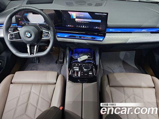 BMW 5 Series 2025 — фото 10