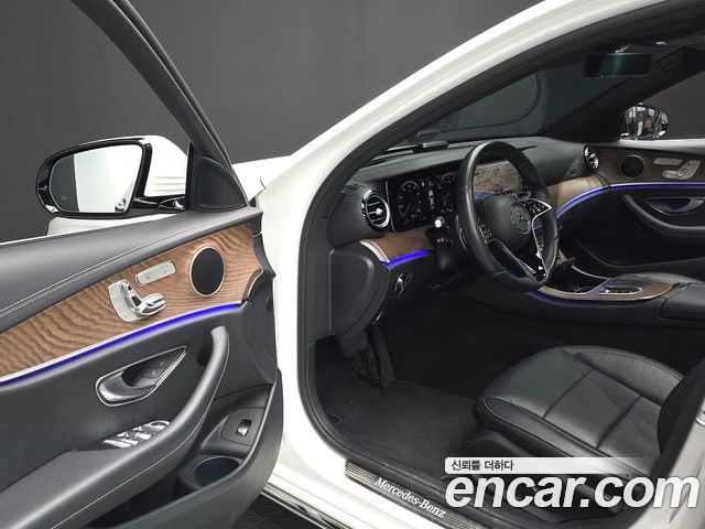 Mercedes-Benz E-Class 2023 — фото 10