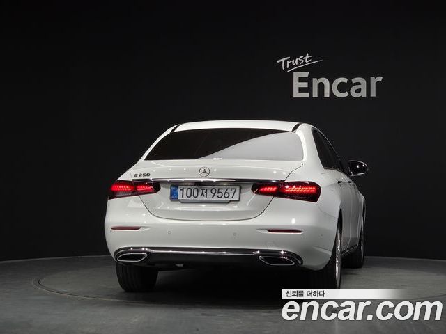 Mercedes-Benz E-Class 2023 — фото 4