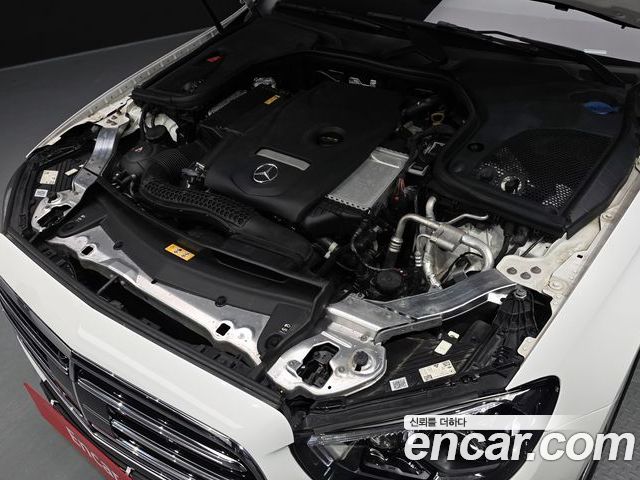 Mercedes-Benz E-Class 2023 — фото 6