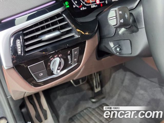BMW 5 Series 2022 — фото 10